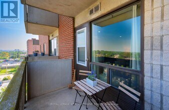 6720 Glen Erin Dr in Mississauga, ON - Building Photo - Building Photo