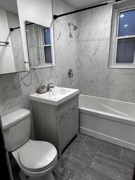 5821 de la Côte-Saint-Luc in Hampstead, QC - Building Photo - Building Photo