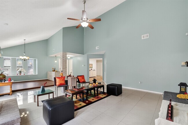 8122 Sandy Glen Ln in Houston, TX - Building Photo - Building Photo