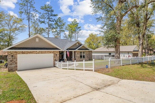 6030 W Dogwood Dr in Crestview, FL - Building Photo - Building Photo