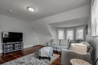 553 Main St in Medford, MA - Building Photo - Building Photo