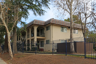 Sunset Garden Apartments in Oakland, CA - Building Photo - Building Photo