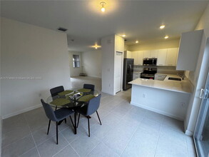 12365 NW 24th Pl in Miami Shores, FL - Foto de edificio - Building Photo