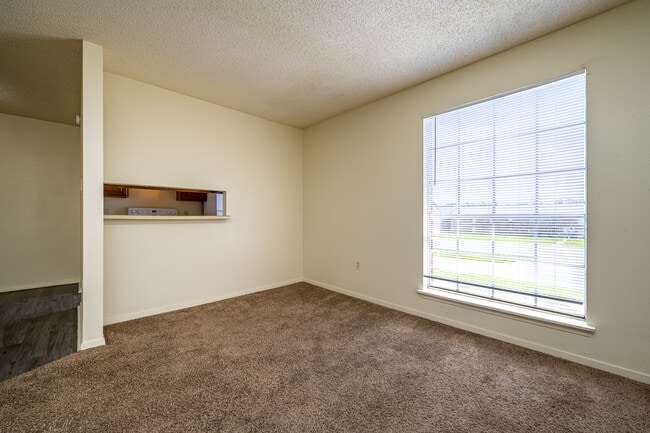 Bellemont Victoria II in Baton Rouge, LA - Building Photo - Interior Photo