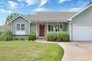 929 Connecticut Ave in Manhattan, KS - Building Photo