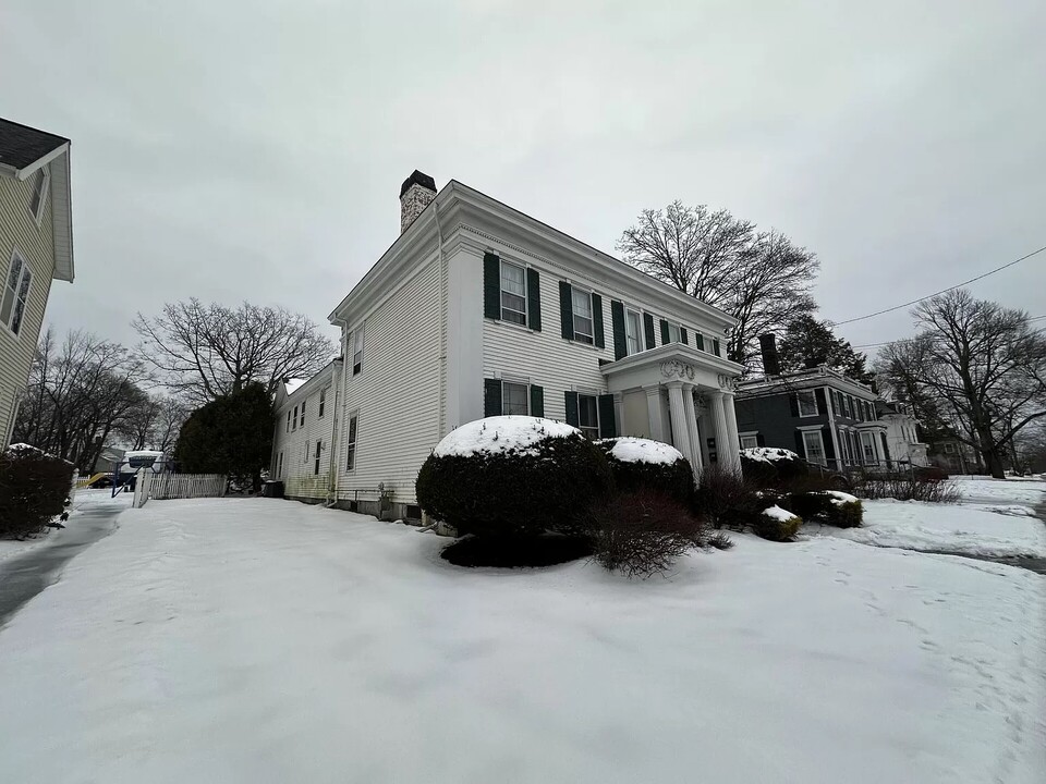 157 Broadway, Unit B in Bangor, ME - Foto de edificio