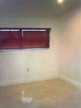 5802 W 2nd Ct in Hialeah, FL - Foto de edificio - Building Photo