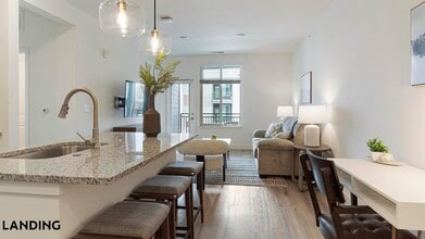 10670 Jake Jabs Blvd in Longmont, CO - Foto de edificio - Building Photo