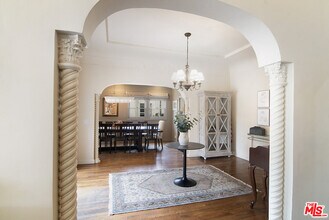 131 S Martel Ave in Los Angeles, CA - Building Photo - Building Photo