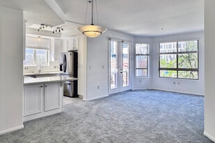 235 Market St, Unit 301 in San Diego, CA - Building Photo