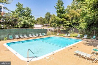 5565 Columbia Pike in Arlington, VA - Building Photo - Building Photo
