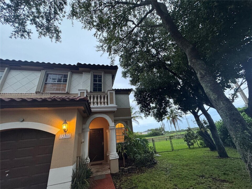 12701 SW 49th Ct in Miramar, FL - Building Photo