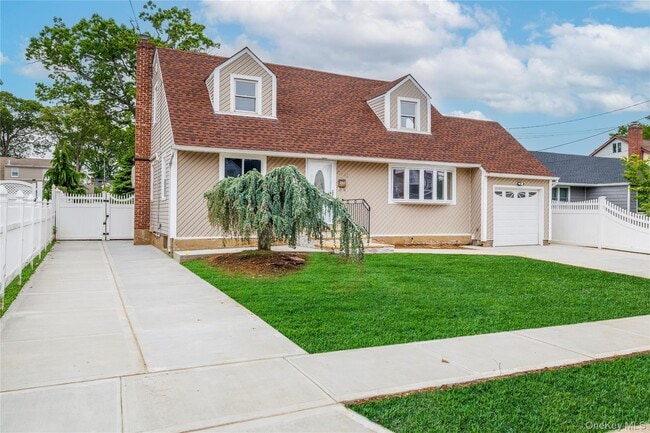 3883 Franklin Ave in Seaford, NY - Building Photo - Building Photo