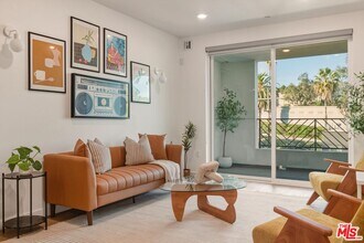 1759 N Gower St in Los Angeles, CA - Foto de edificio - Building Photo