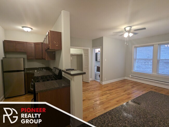515 W Melrose St, Unit 3 in Chicago, IL - Building Photo - Building Photo