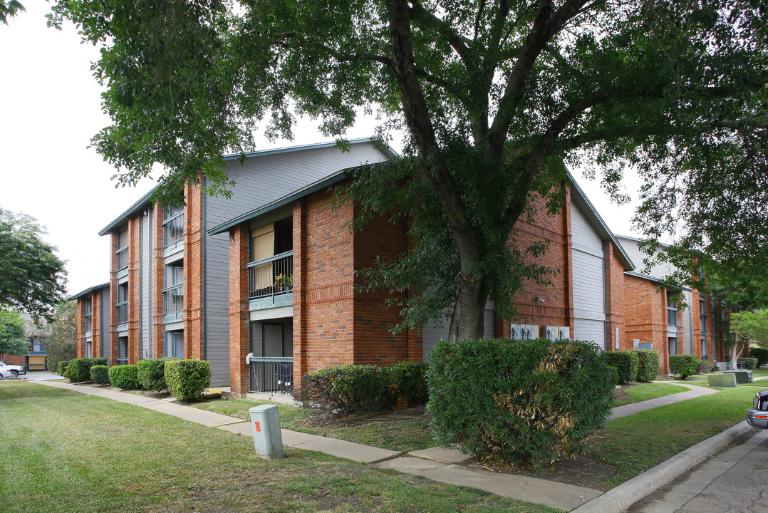 Englebrook Apartments in San Marcos, TX - Foto de edificio