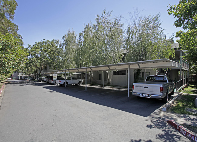 Elkhorn Village Apartments in Rio Linda, CA - Foto de edificio - Other