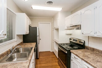 1204 Manchester Dr in Clinton, MS - Building Photo - Building Photo