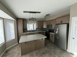 9609-9672 72 Ave in Grande Prairie, AB - Building Photo - Building Photo