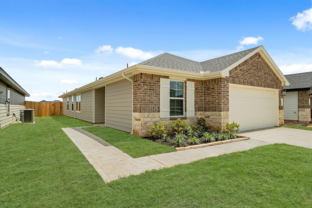 31402 Yatesbury Ln in Fulshear, TX - Building Photo