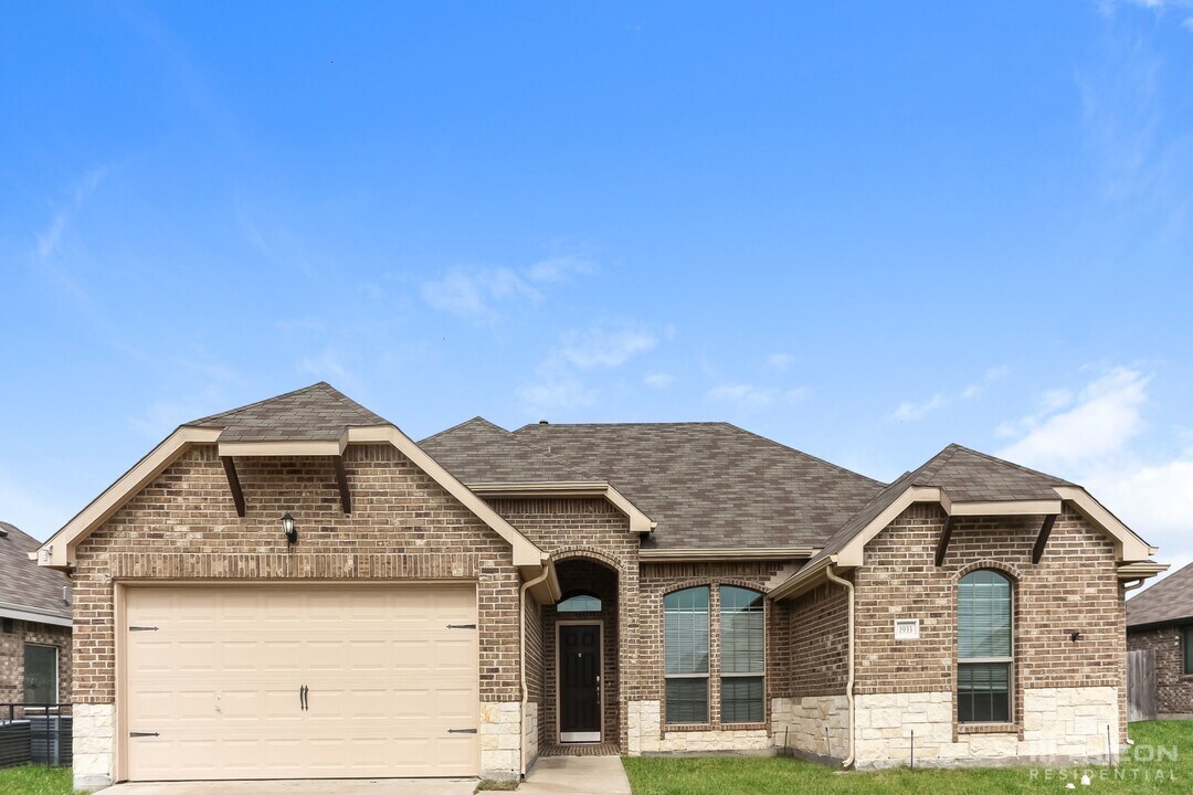 1933 Ridgecrest Dr in Royse City, TX - Building Photo