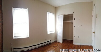 886 Huntington Ave, Unit 5 in Boston, MA - Foto de edificio - Building Photo