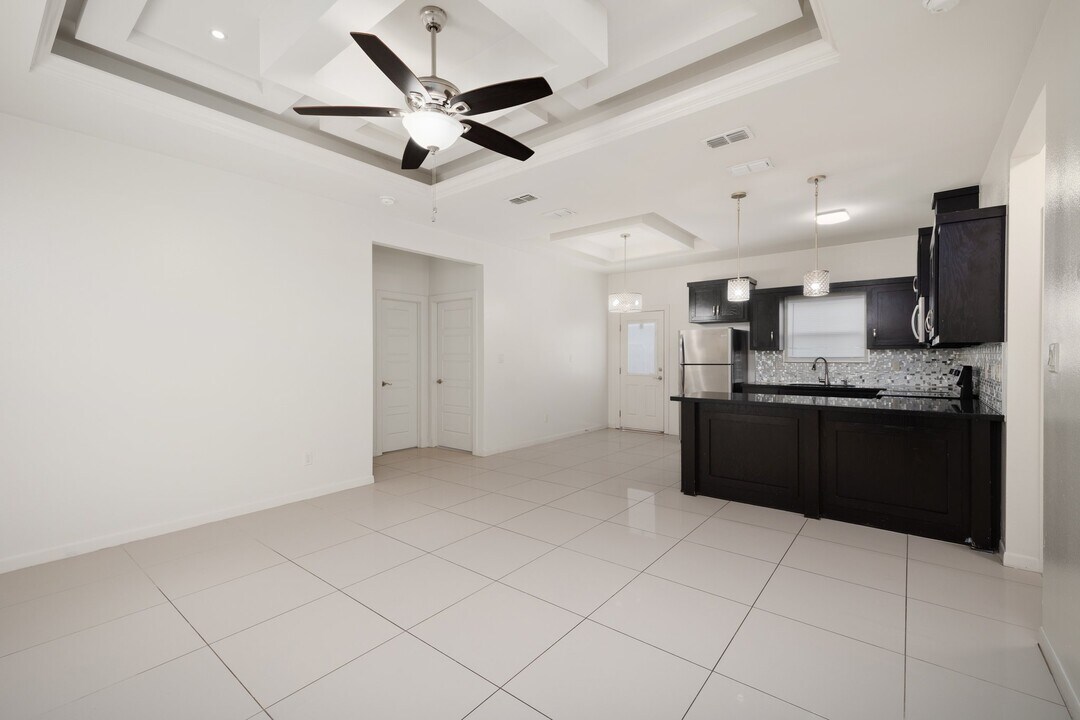 812 E Myrtle Beach Ave, Unit 2 in McAllen, TX - Foto de edificio