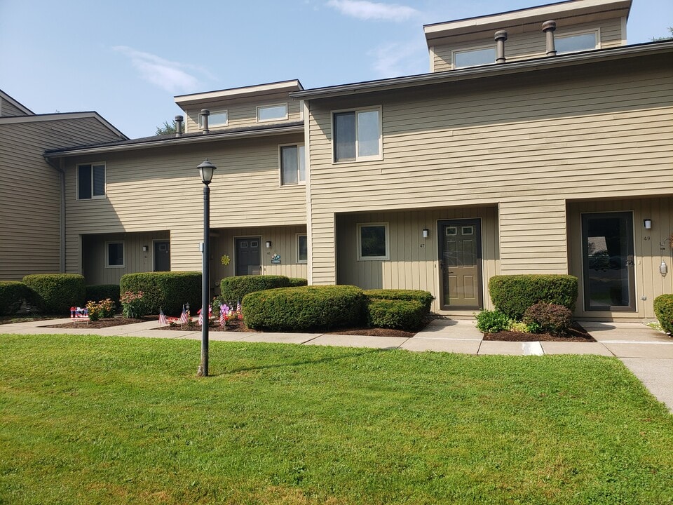 47 4th Ave in Oswego, NY - Foto de edificio