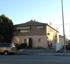 5222 Cahuenga Blvd Apartments