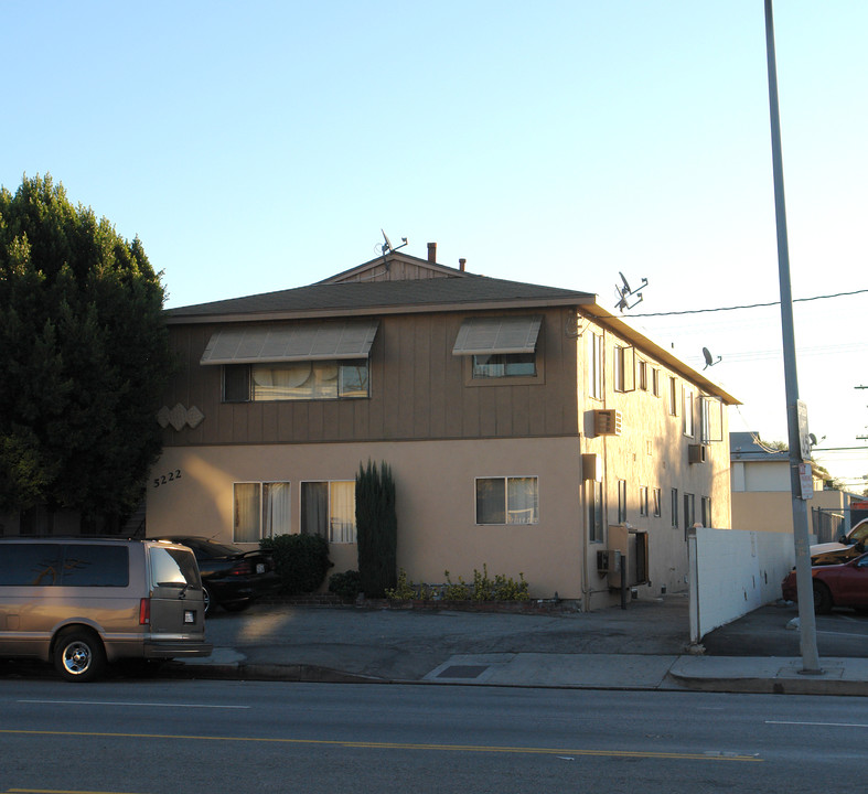 5222 Cahuenga Blvd in North Hollywood, CA - Foto de edificio