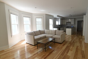 90 Bartlett St, Unit 1 in Somerville, MA - Building Photo