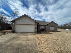 11 Stonewood Dr in Cabot, AR - Building Photo