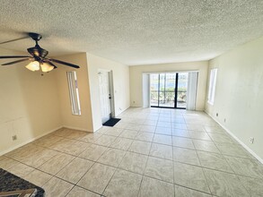 1119 Green Pine Blvd in West Palm Beach, FL - Building Photo - Building Photo