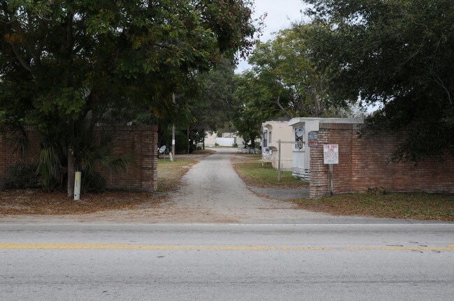 104 E Washington St in Minneola, FL - Foto de edificio - Building Photo
