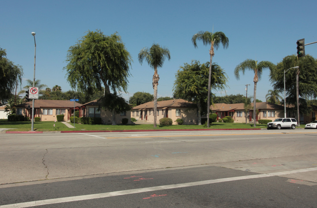 3851-3999 Martin Luther King Jr Blvd in Lynwood, CA - Building Photo