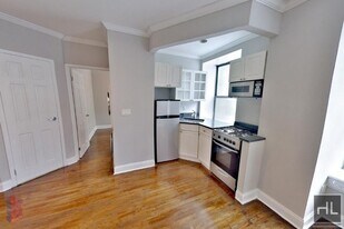 E 13TH ST., Unit 5 in New York, NY - Building Photo