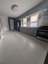 5 N 7th St in Newark, NJ - Foto de edificio - Building Photo