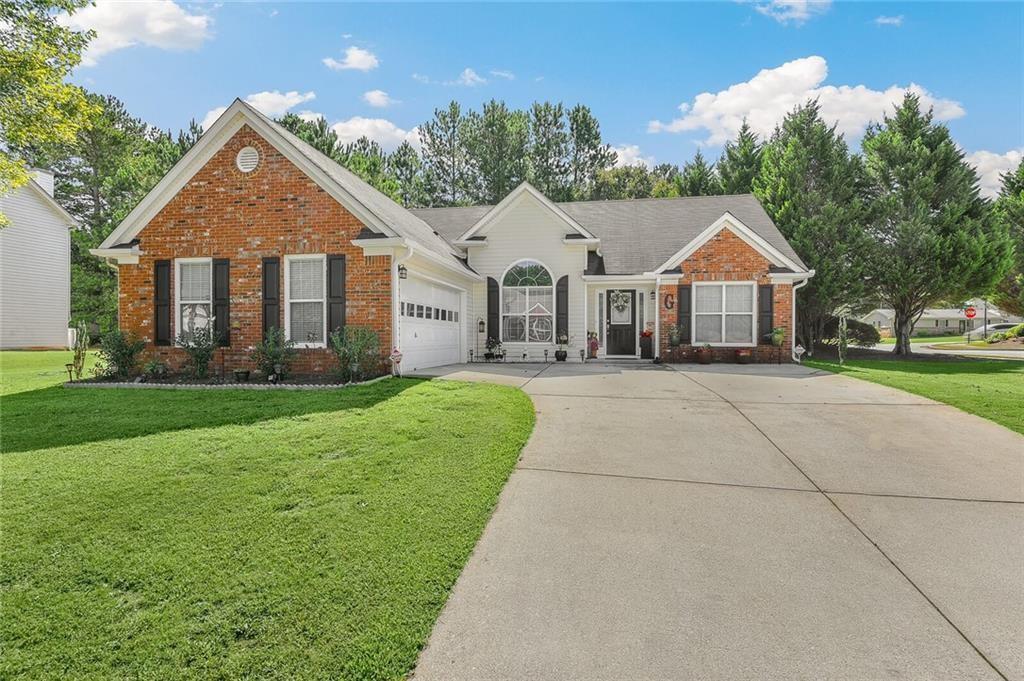 2213 Carlton Chase Rd in Dacula, GA - Building Photo