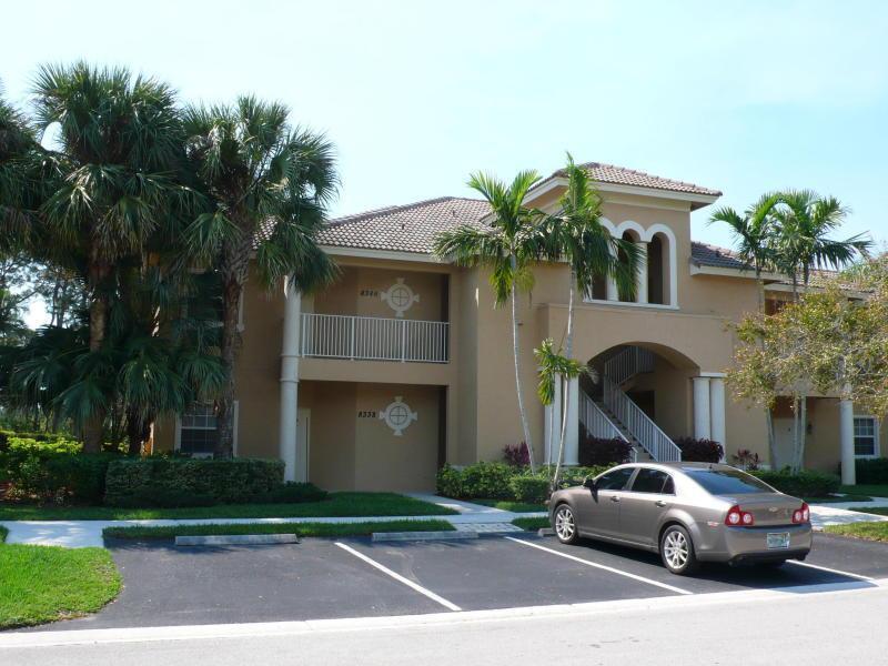 8346 Mulligan Cir in Port St. Lucie, FL - Building Photo