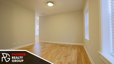 2207 W Eastwood Ave, Unit 3 in Chicago, IL - Foto de edificio - Building Photo