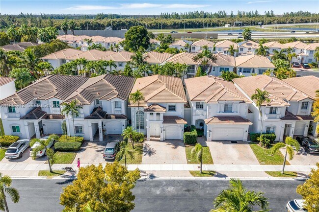 7044 NW 115th Ct in Doral, FL - Building Photo - Building Photo