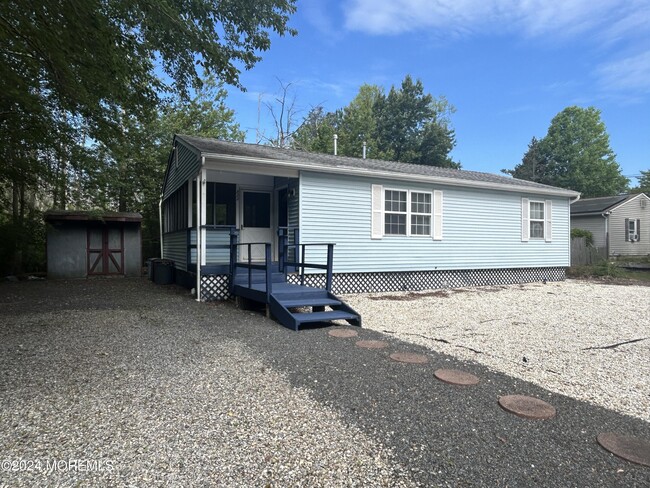 property at 822 De Guise St