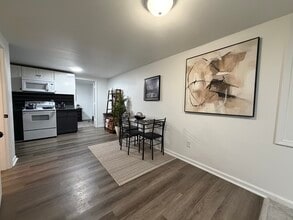 1305 Ashbourne Dr, Unit B in Lynchburg, VA - Foto de edificio - Building Photo