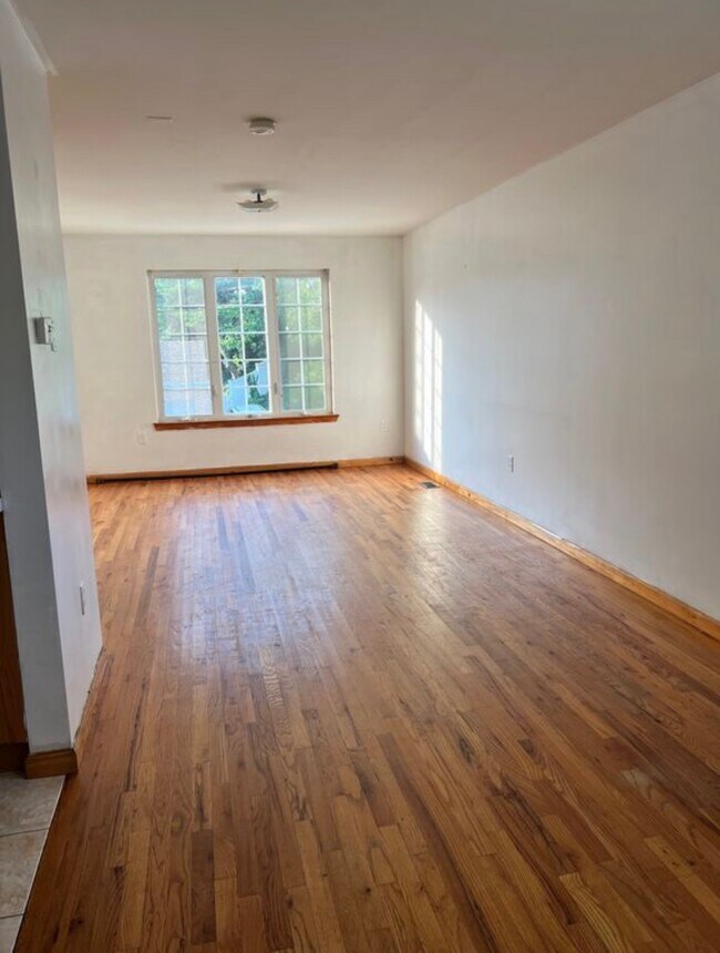 41 Cleveland Ave, Unit 1 in Harrison, NJ - Foto de edificio - Building Photo