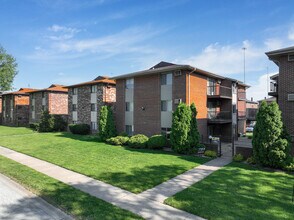 Bernice Homes in Lansing, IL - Foto de edificio - Building Photo