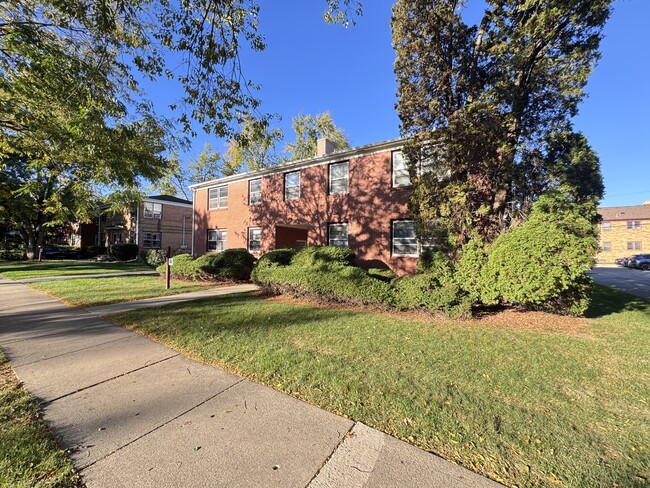 402 Palomino Ln, Unit 1N in Madison, WI - Foto de edificio - Building Photo