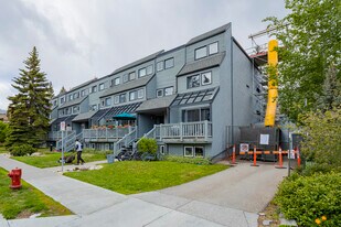413 Marten St in Banff, AB - Building Photo