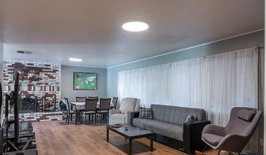 1856 Wegis Ave in Bakersfield, CA - Building Photo - Building Photo