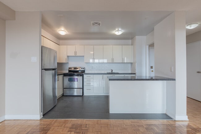 Warren Court Apartments