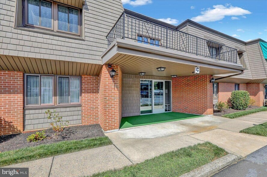 1801 Cambridge Ave in Wyomissing, PA - Foto de edificio